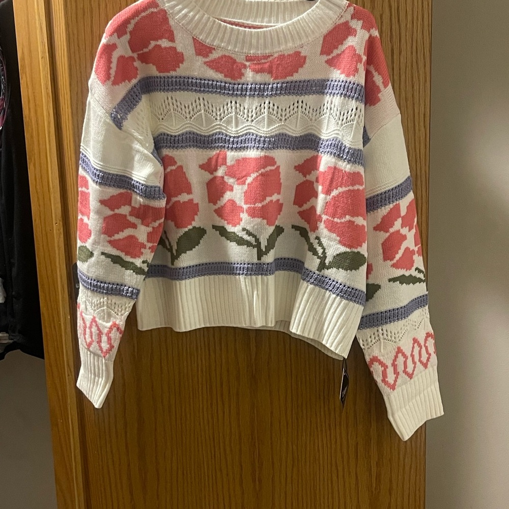 NWT ~ Zaful Pink and White Crew Neck Sweater with Cozy Knit Floral Design